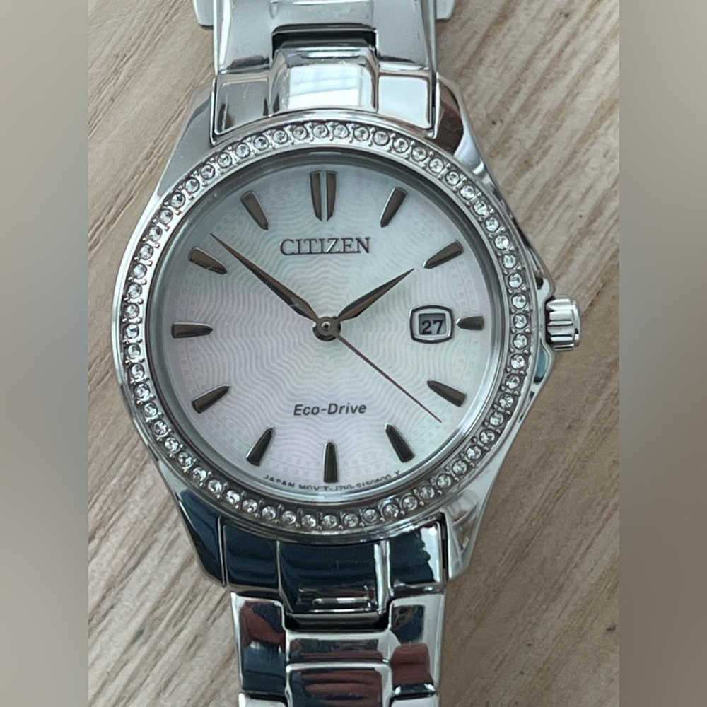 Citizen Eco-Drive Solar Crystal Ladies Watch Solar Stainless Bracelet Pearl Dial